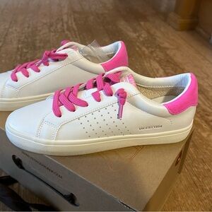 Vintage Havana Neon Pink Sneaker Size 8.5